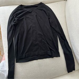 Lululemon fitted long sleeve with thumb holes! Worn once